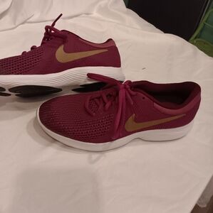 Youth Nike  Revolution 4 Tea Berry Sneakers 6.5(mens) 8(ladies)